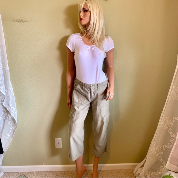 Levi’s Olive Green Cargo Capris Pants - Picture 7 of 8